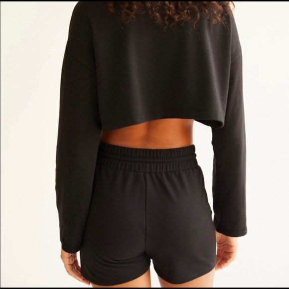 Free People Movement Athleisure Set Black Oversized Crop LS & Shorts Size Small - Picture 2 of 5